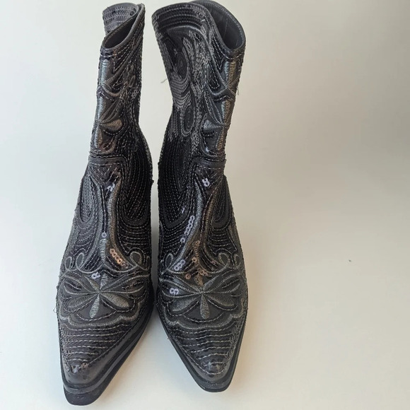 Helen’s Heart Boots - Picture 3 of 7